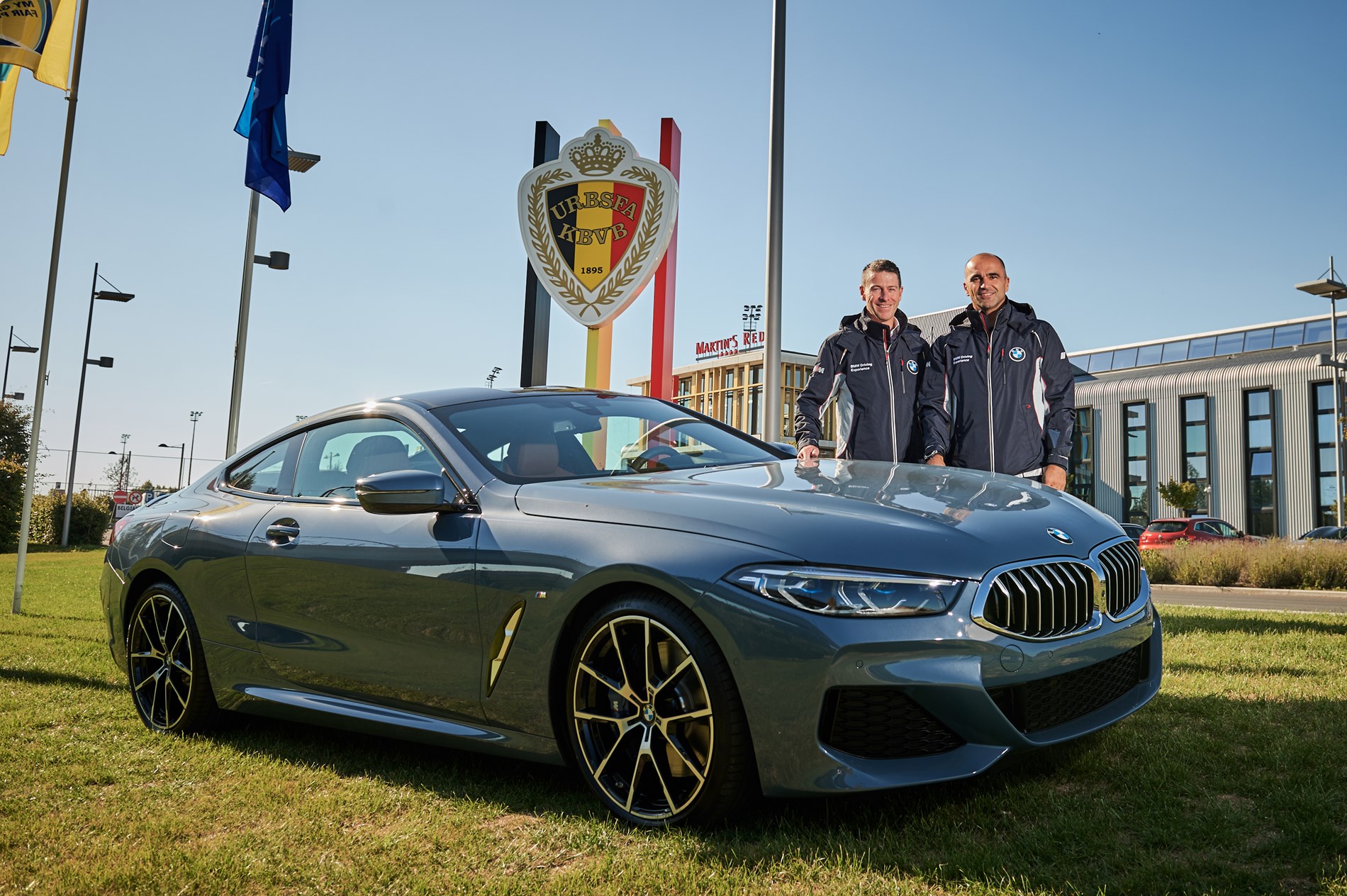 De nieuwe BMW 8 Reeks met Roberto Martinez, bondscoach van de Rode Duivels, én de BMW 507 van Elvis Presley worden de blikvangers van de Zoute Grand Prix 2018.