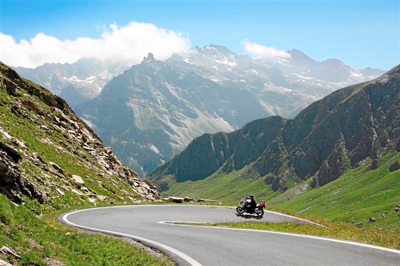 Avontuurlijke motorreis Alpen met de tent