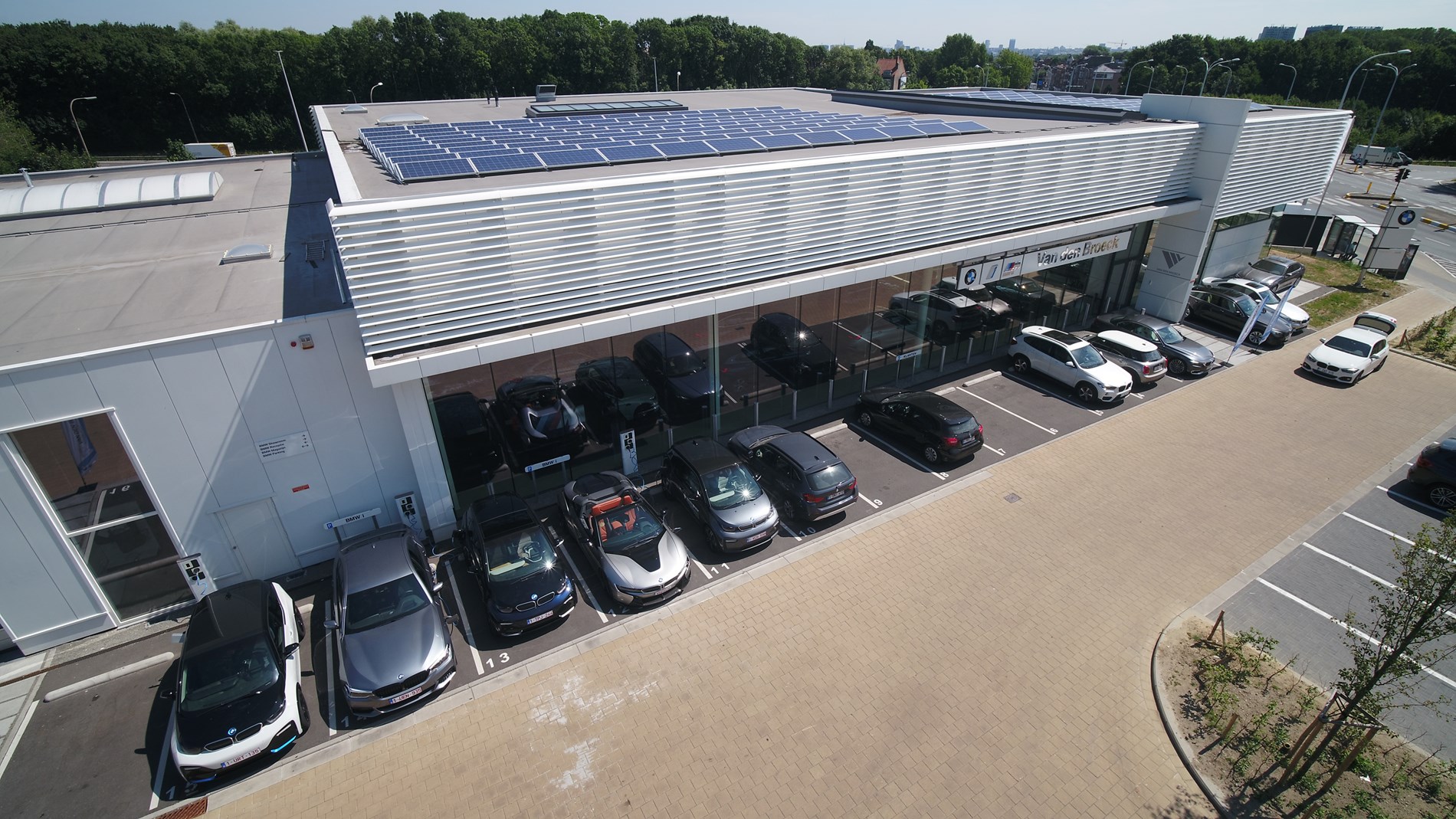 100% duurzame energie voor BMW en MINI concessies.