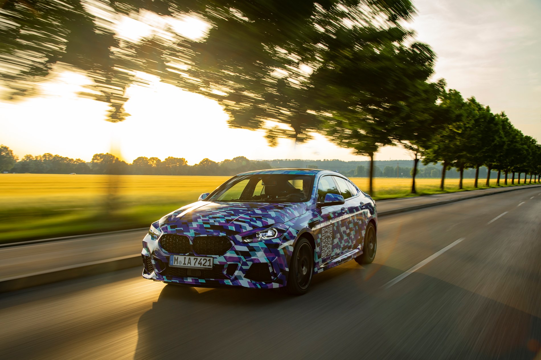 De allereerste BMW 2 Reeks Gran Coupé heeft een bijzondere camouflage voor zijn laatste testfase.