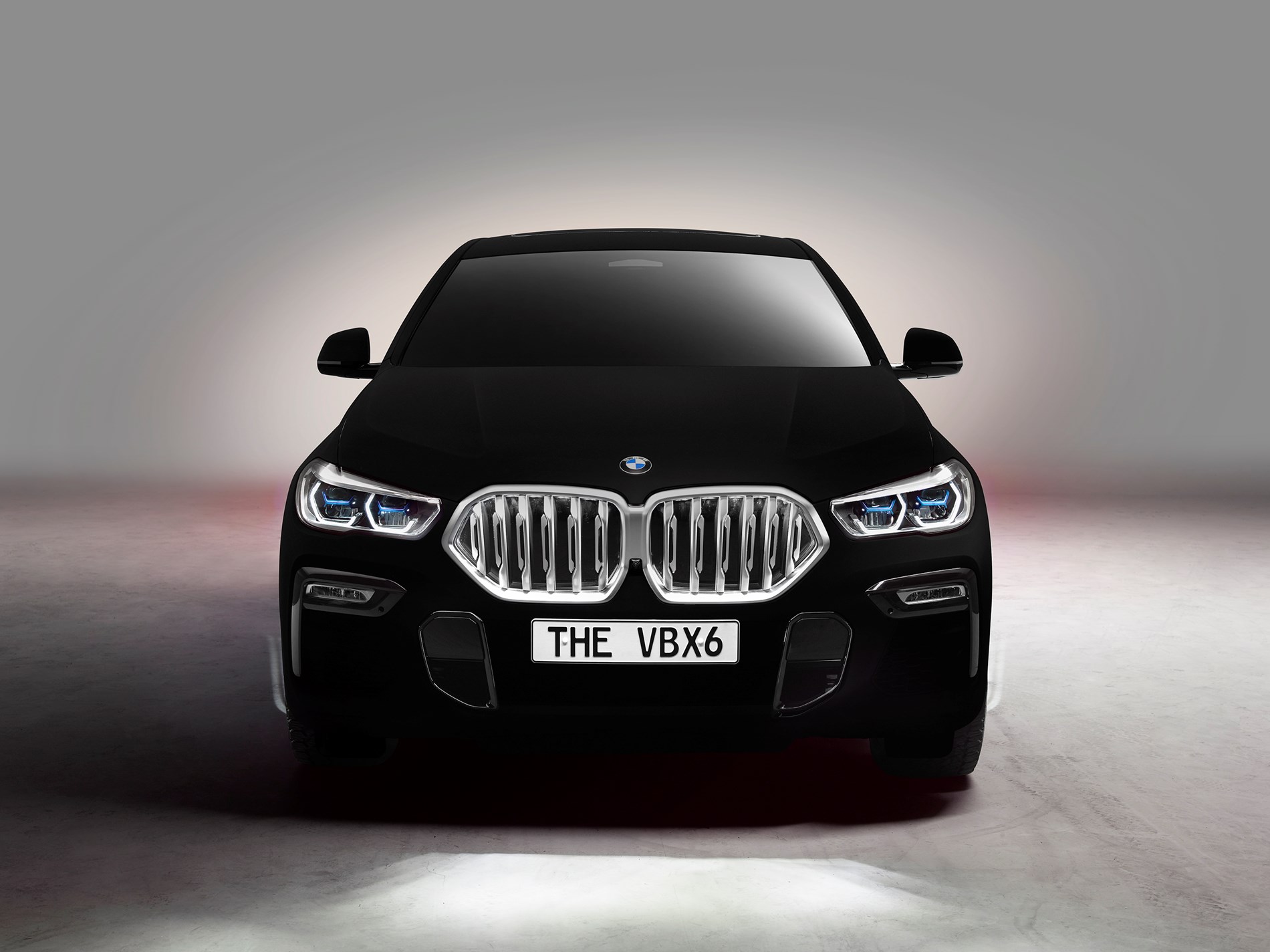 Nieuwe BMW X6 als spectaculaire showauto: ’s werelds eerste voertuig in Vantablack®.