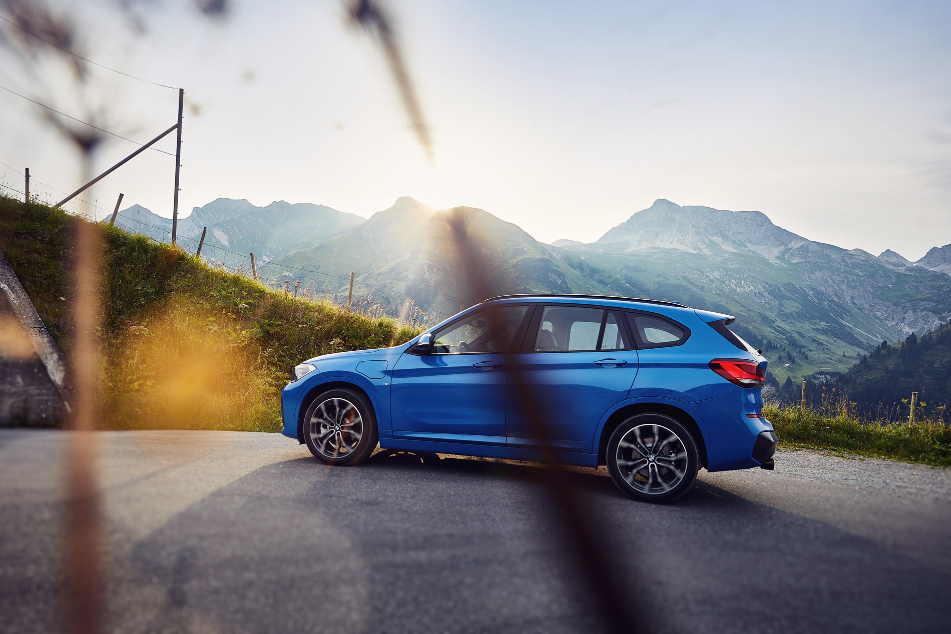Duurzaam rijplezier met twee aandrijfeenheden en intelligente vierwielaandrijving: de nieuwe BMW X1 xDrive25e.