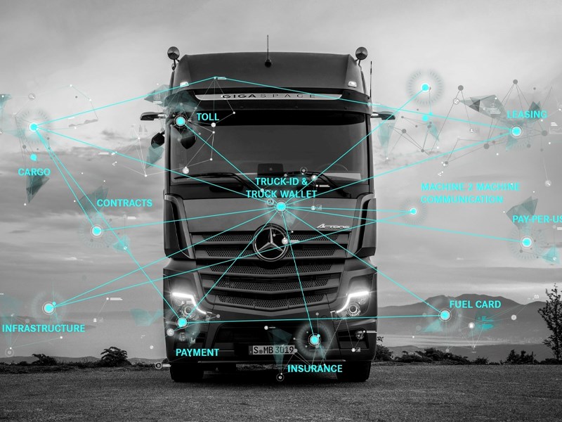 Van Houdt Proefproject: Daimler Trucks leert vrachtwagens betalen 