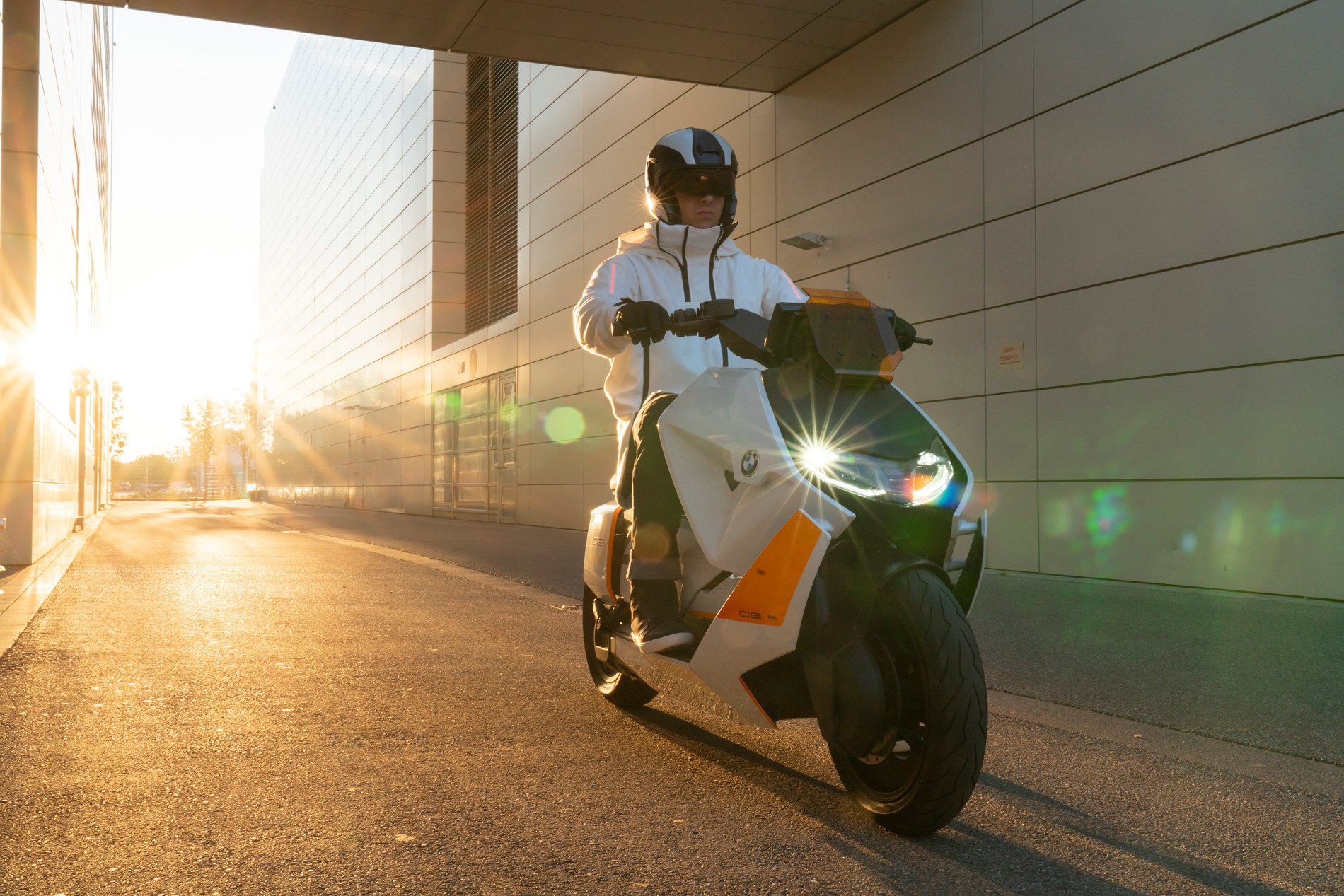 BMW Motorrad Definition CE 04. De nieuwe stijl van stedelijke mobiliteit op twee wielen.