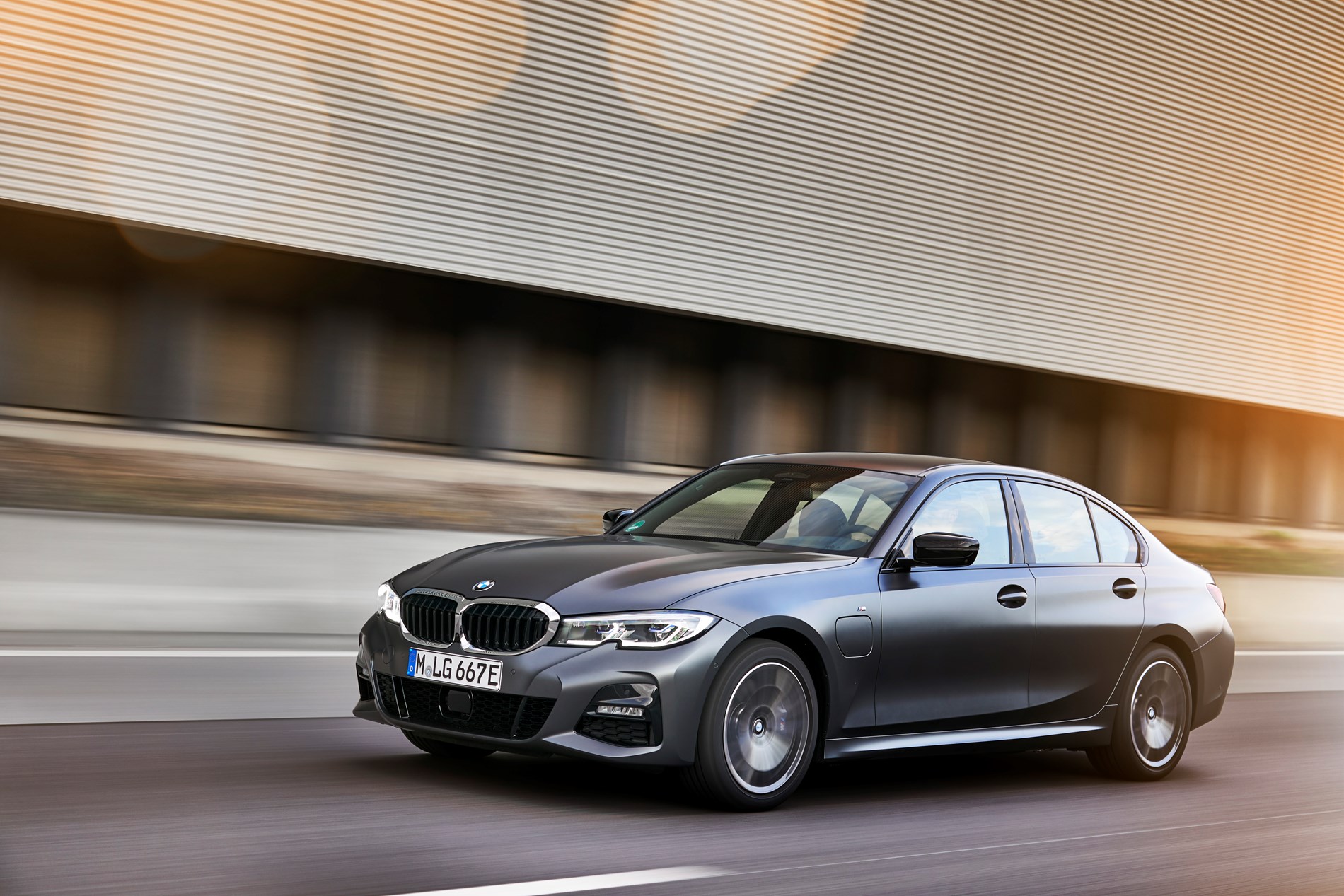 Nieuwe instapmodellen met plug-in-hybrideaandrijving voor de BMW 3 Reeks en BMW 5 Reeks.