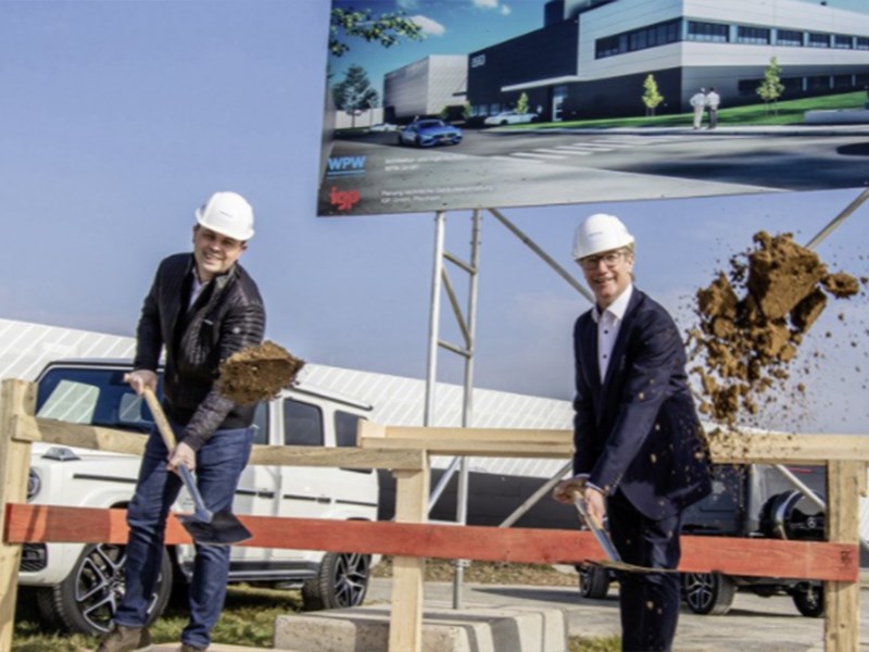 Van Houdt Eerste schop in de grond voor ultramodern testcenter van Mercedes-AMG GmbH in Affalterbach 
