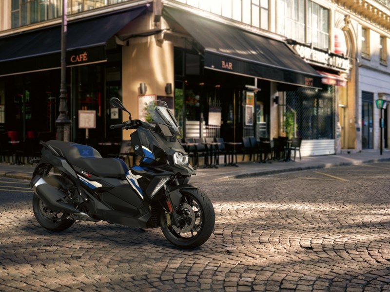 BMW Motorrad présente les nouveaux BMW C 400 X et C 400 GT.