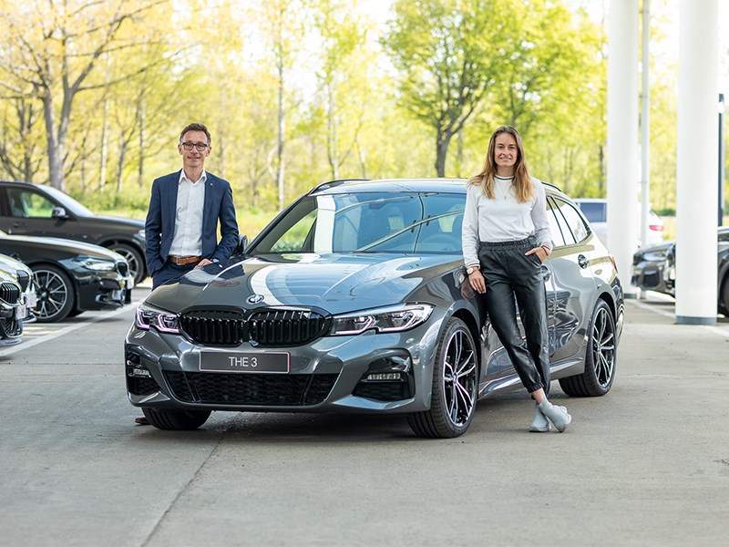 Tessa Wullaert neemt haar eerste BMW in ontvangst