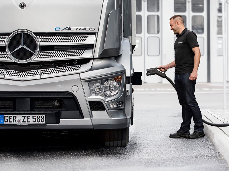 Van Houdt Mercedes-Benz Trucks gaat strategisch partnerschap voor laadinfrastructuur aan 