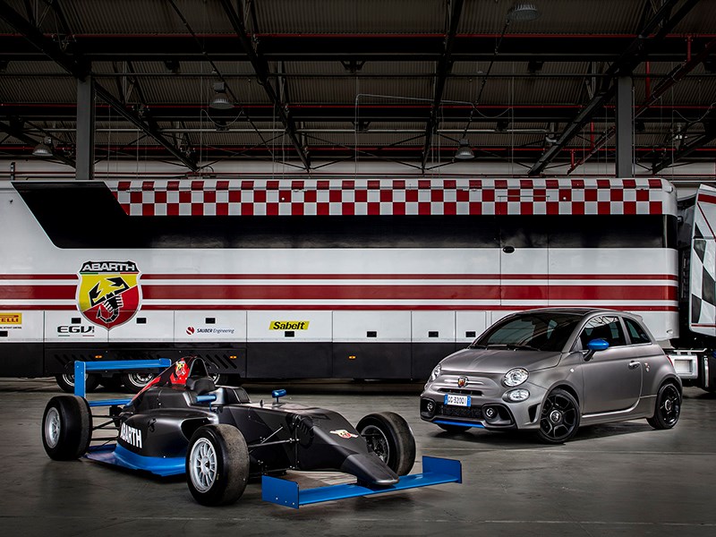 Van de Formule 4 racetrack naar de straat: de nieuwe Abarth F595, 165 pk pure adrenaline