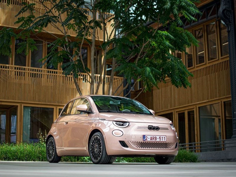 De Fiat New 500 3+1 is ideaal voor stadsgebruik en combineert glamour en typisch Italiaans design met verbazingwekkende functionaliteit.