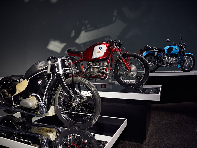BMW Motorrad viert 100 jaar succes. Grote jubileumtentoonstelling in het BMW Museum.