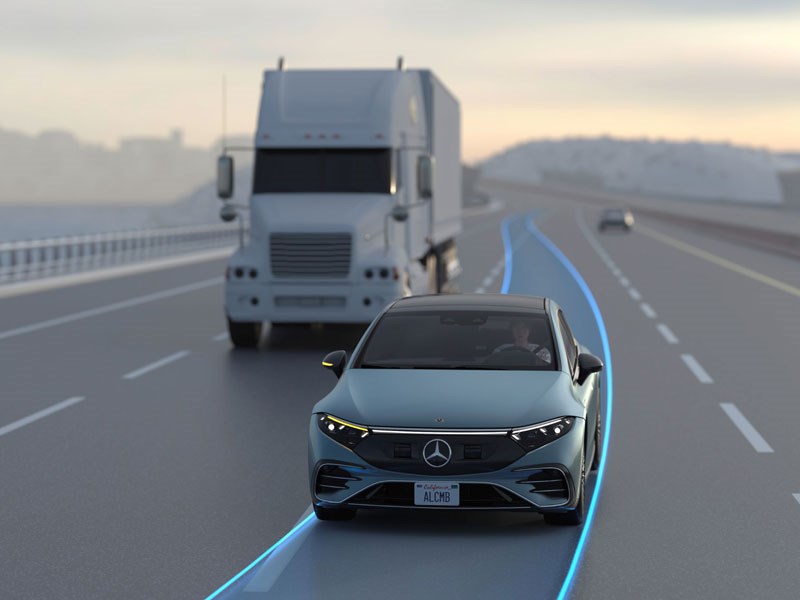 Mercedes-Benz introduceert functie ‘automatische rijstrookwissel’ in Europa.
