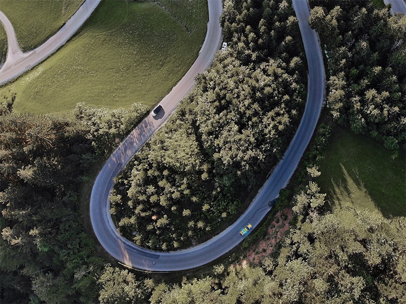 Volvo Lacom - Volvo Cars brengt baanbrekende geconnecteerde veiligheidstechnologie door bestuurders te waarschuwen voor ongevallen verderop