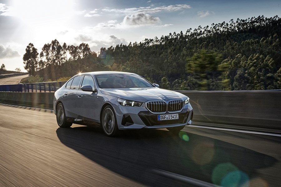 BMW 5 Reeks eist de titel van World Luxury Car 2024 op.