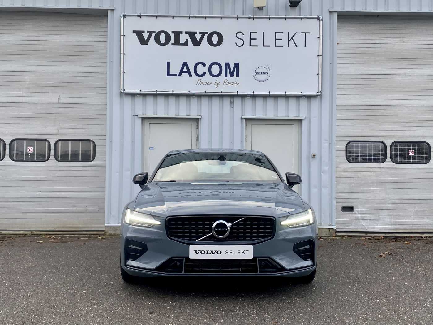 Lacom Volvo - S60 B4 R-Design, mild hybrid/Driverassist/Trekhaak/Bowers&Wilkins