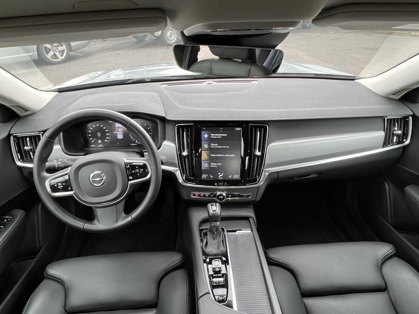 Lacom Volvo - S90 T4 AUT Momentum  /Camera/ACC/Autopark