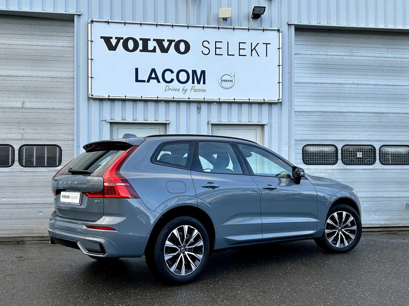 Lacom Volvo - XC60 II B4 mild hybrid Benzin Dark Plus/DriverAssist/WinterPack
