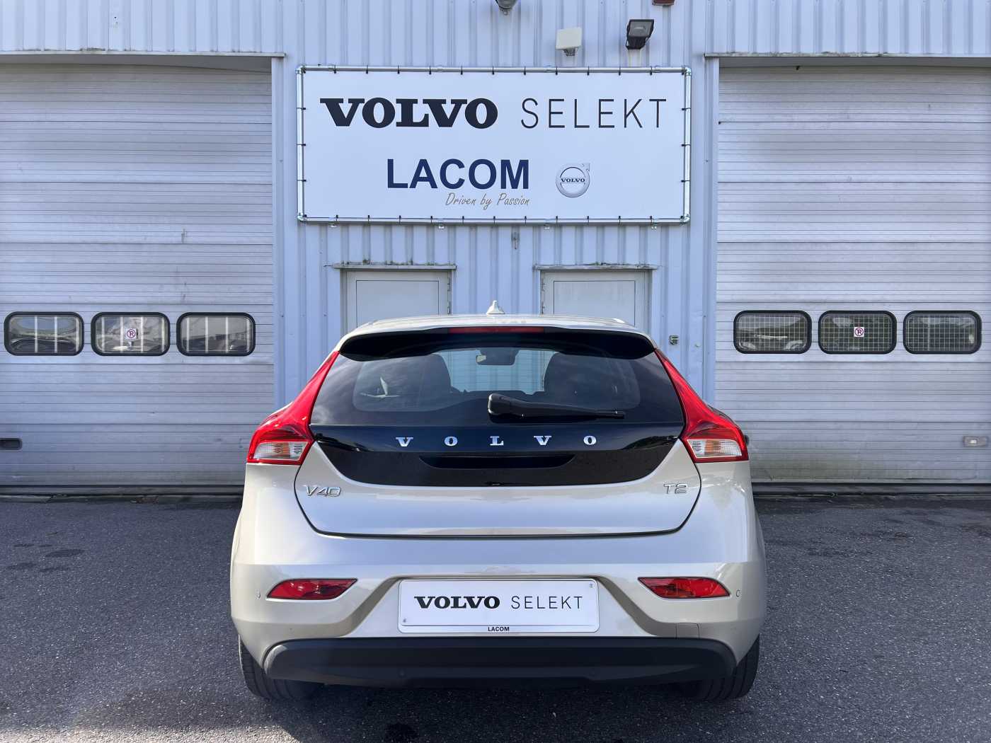 Lacom Volvo - V40 T2 AUT Black Edition /Navi/USB/Media
