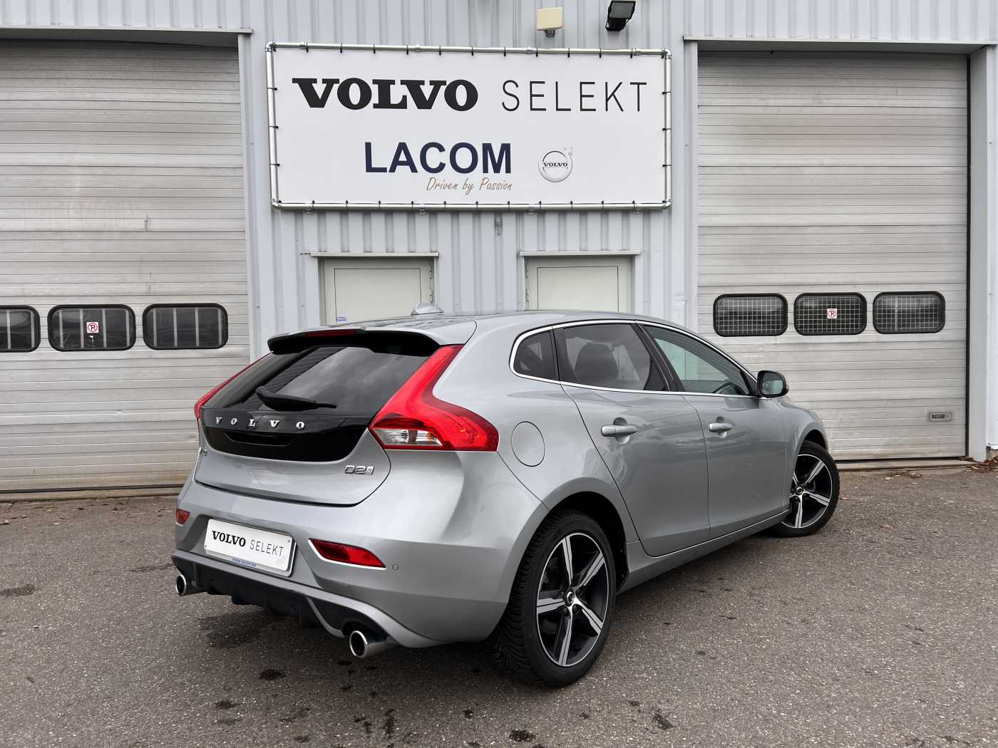 Lacom Volvo - V40 D2 MAN Sport Edition /Winterpack/Camera