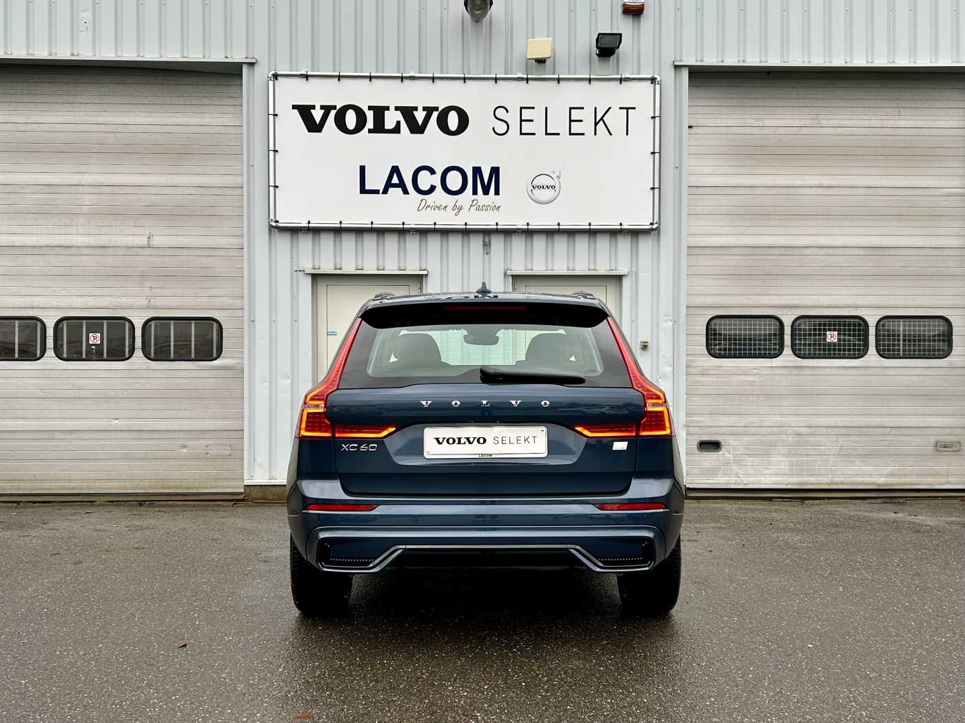 Lacom Volvo - XC60 II T6 AWD plug-in Plus Dark/Pano/DriverAssist
