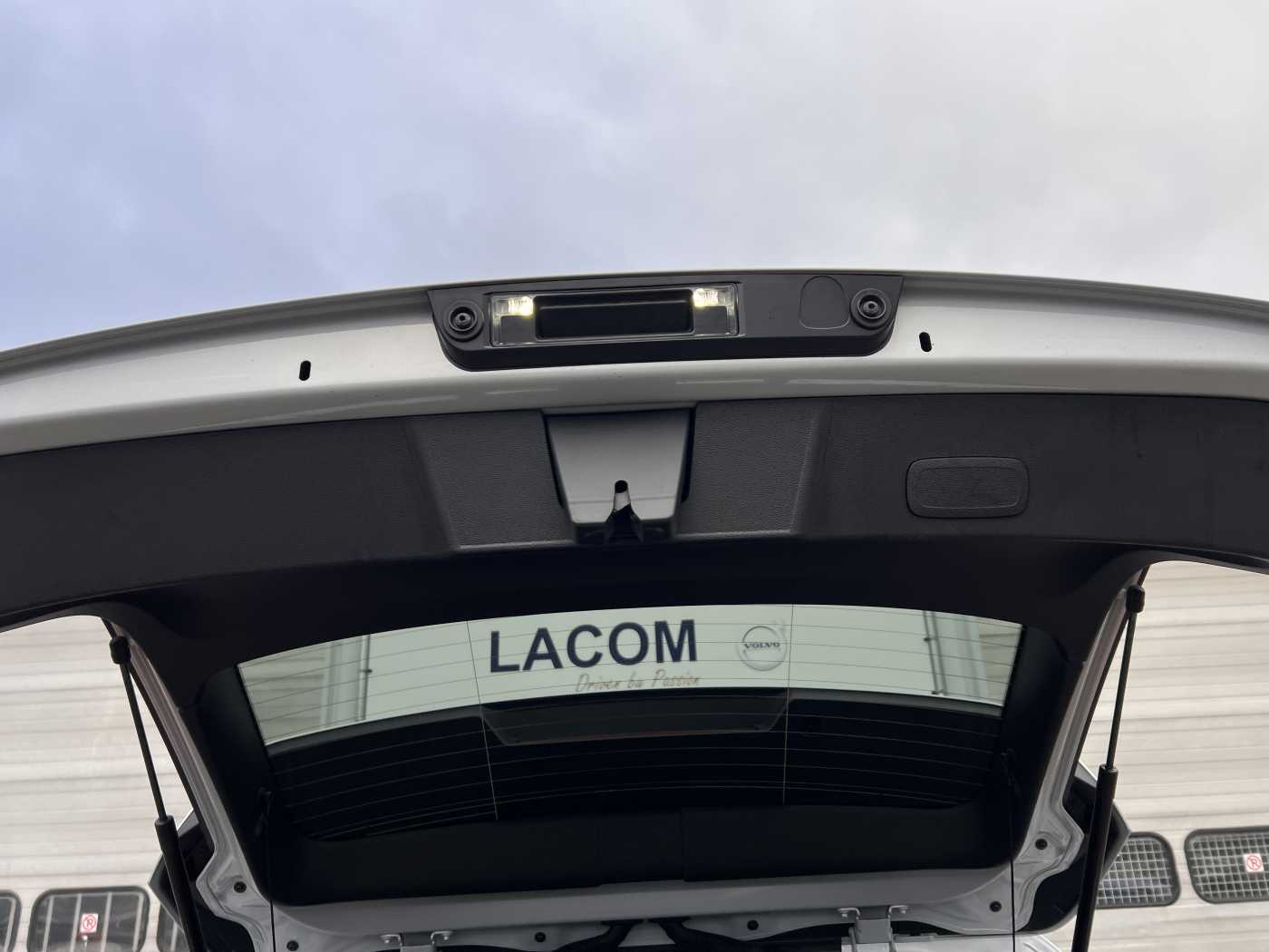 Lacom Volvo - XC40 T2 AUT Momentum Core