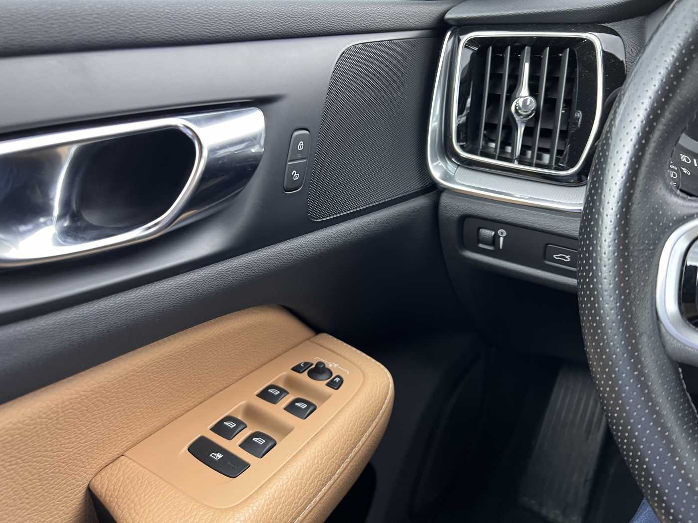Lacom Volvo - V60 II D3 Aut Inscription /Trekhaak/Camera/Carplay/Winterpack