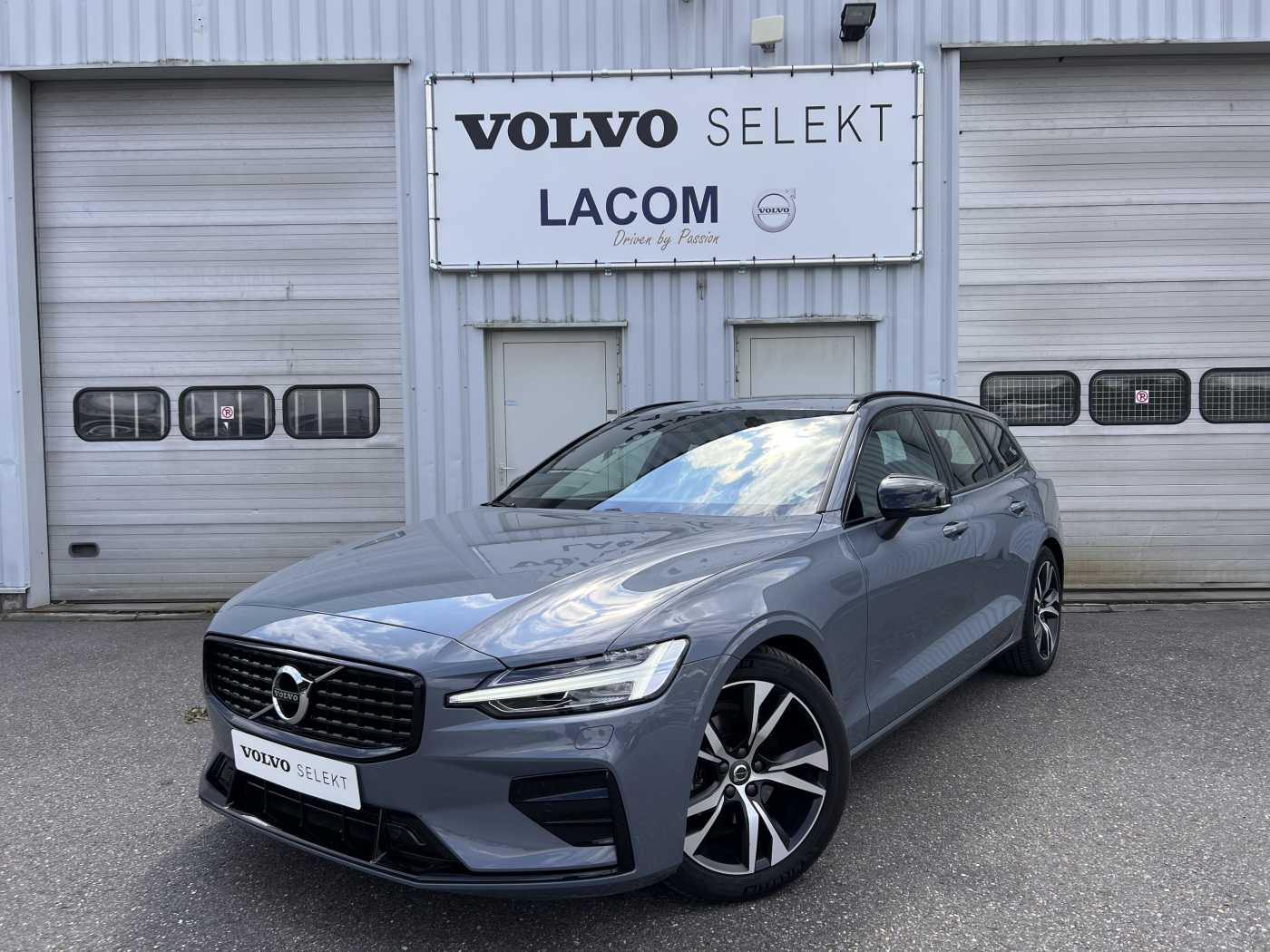 Volvo Lacom - V60 II B4 R-Design/Acc+PilotAssist/Camera/Keyless/DAB+