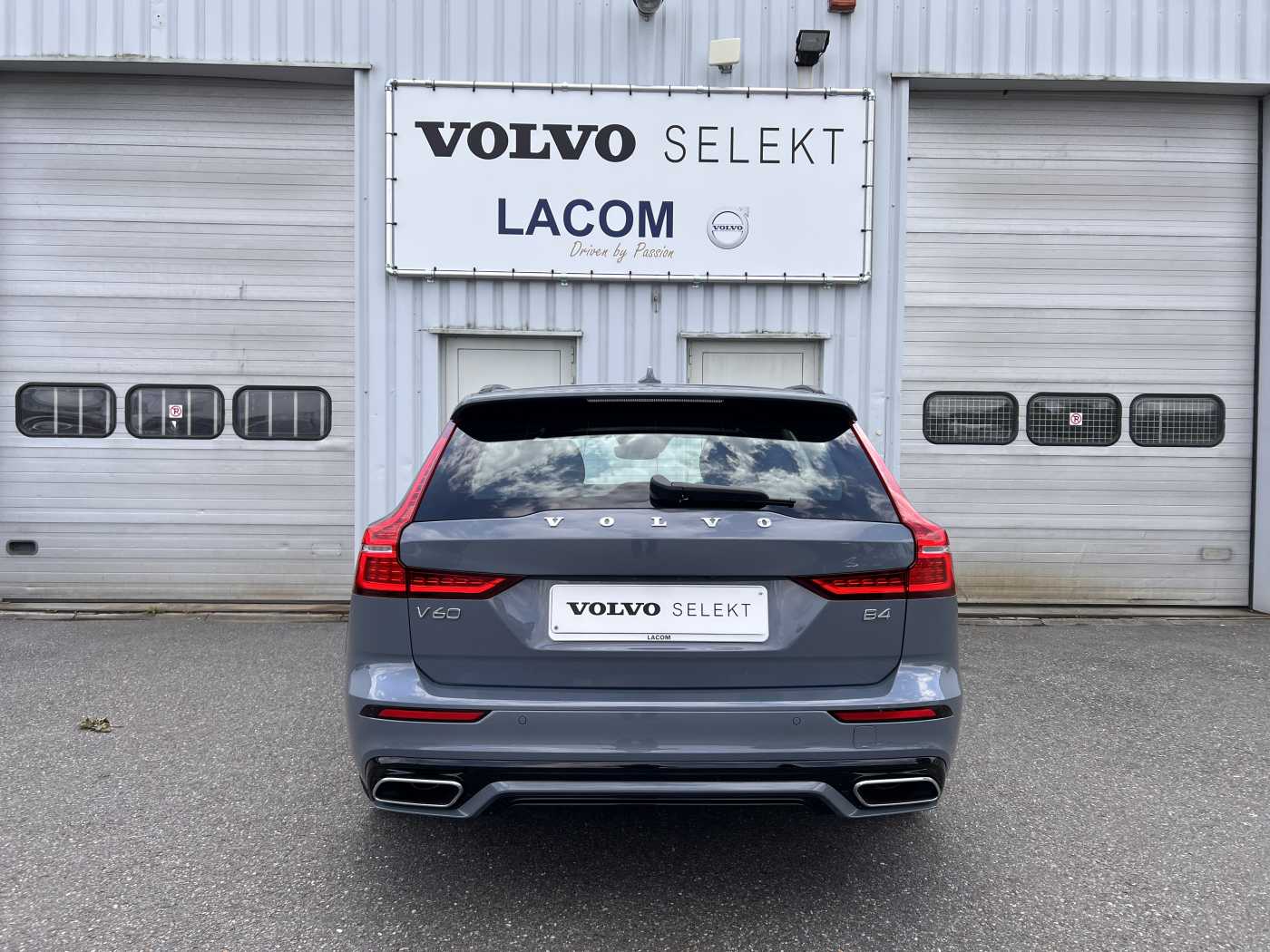 Lacom Volvo - V60 II B4 R-Design/Acc+PilotAssist/Camera/Keyless/DAB+