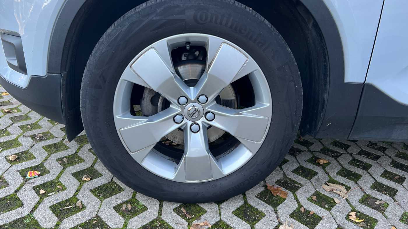 Lacom Volvo - XC40 Momentum Pro, D3 (automatic) (enkel uit stock)